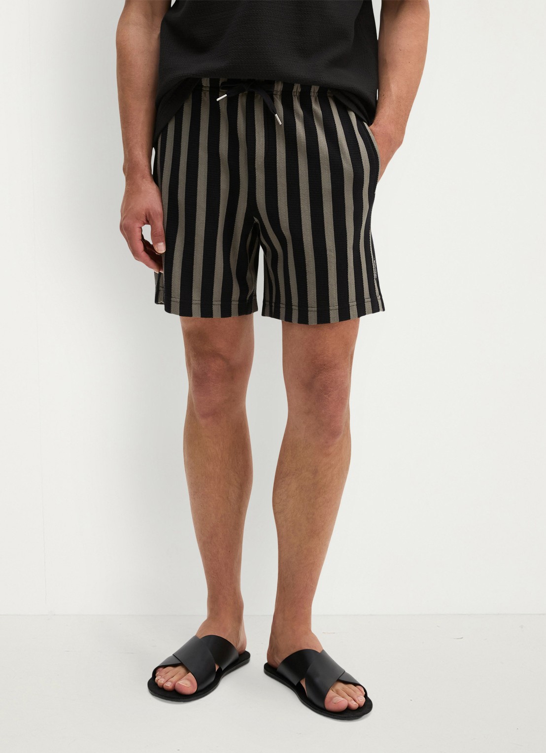 Marc O'Polo Straight fit korte broek met streepprint - detail black 01-0093 / zwart