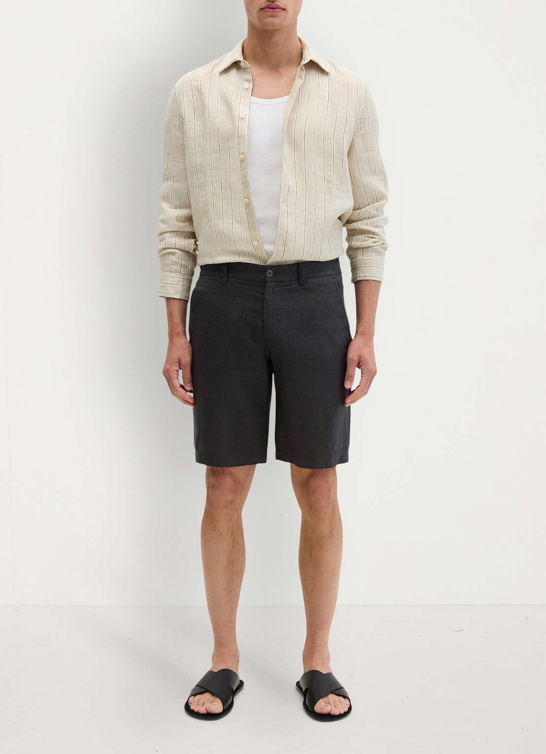 Marc O'Polo Straight fit korte broek van linnen - voorkant 4 black-0001 / zwart