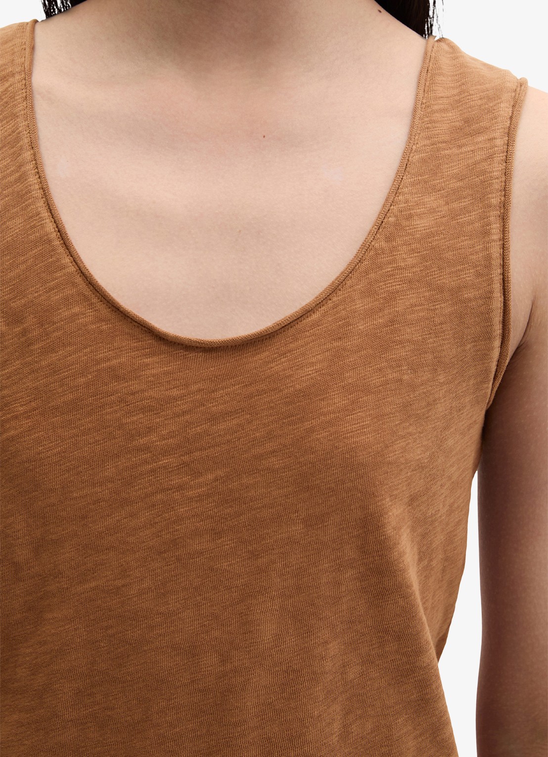 Marc O'Polo Tanktop met ronde hals - detail 4 burnt brown-1972 / bruin