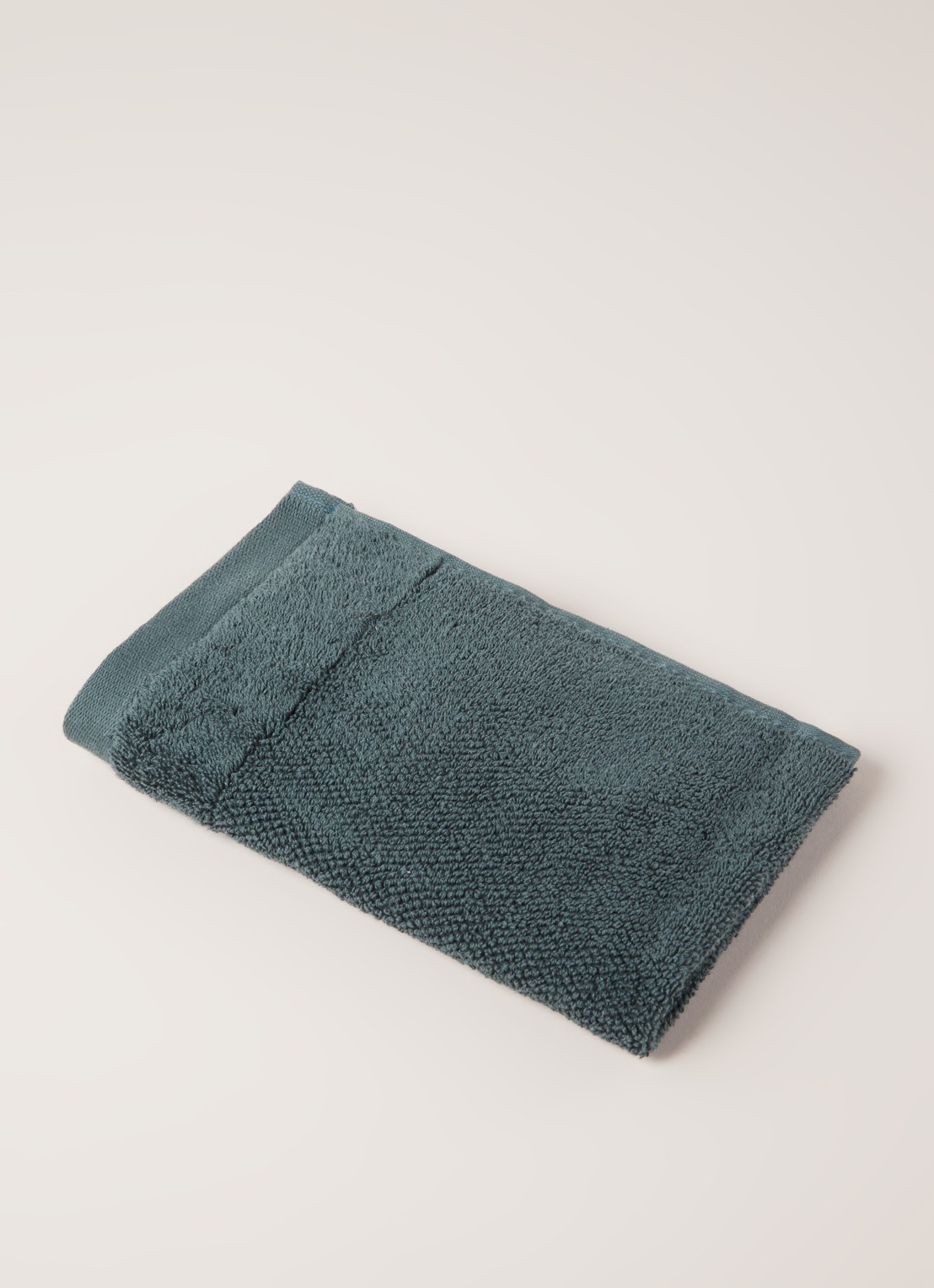 Marc O'Polo Timeless gastendoek - 30 x 50 cm - voorkant 2 flessengroen