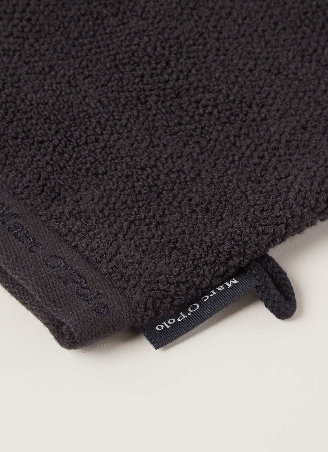 Marc O'Polo Timeless washand - 600 gr/m2 - 16 x 22 cm - detail 3 zwart