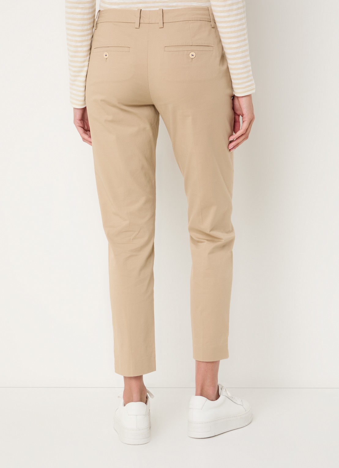Marc O'Polo Torne mid waist slim fit chino met steekzakken - achterkant 4 beige