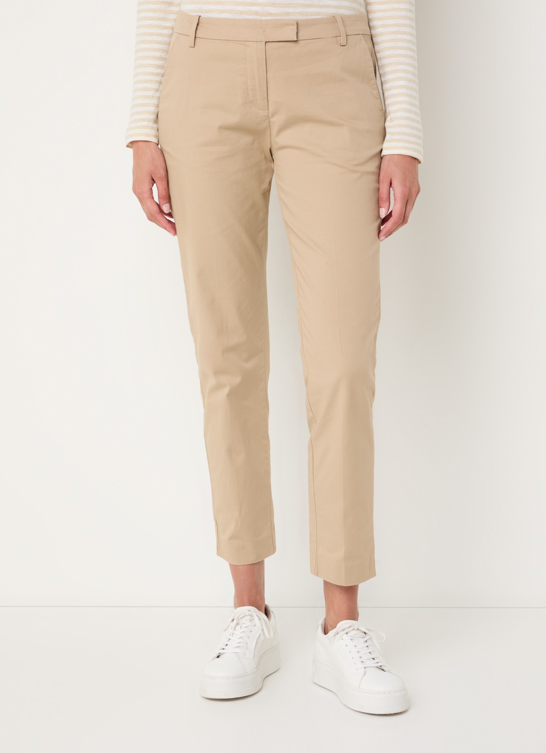 Marc O'Polo Torne mid waist slim fit chino met steekzakken - detail 3 beige