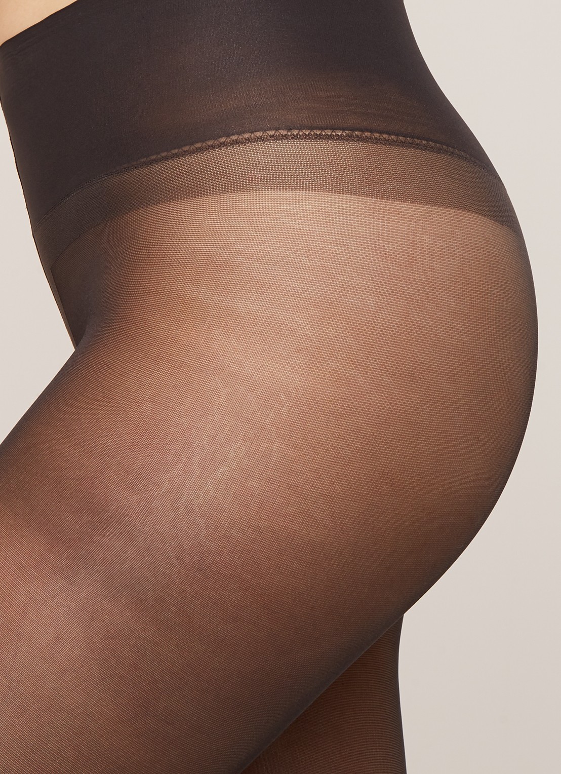 MarcMarcs Comfort panty in 40 denier met zijdeglans - detail 2 zwart