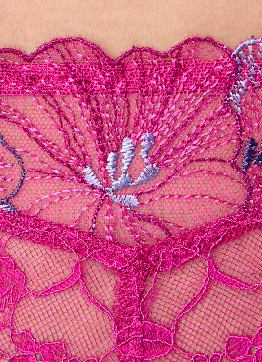 Marie Jo Noemy tanga met kant - detail 5 donkerroze