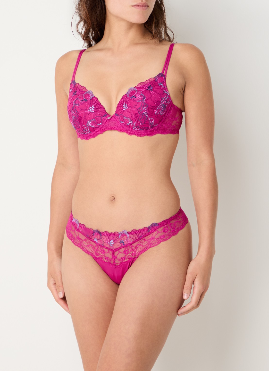 Marie Jo Noemy tanga met kant - voorkant 3 donkerroze