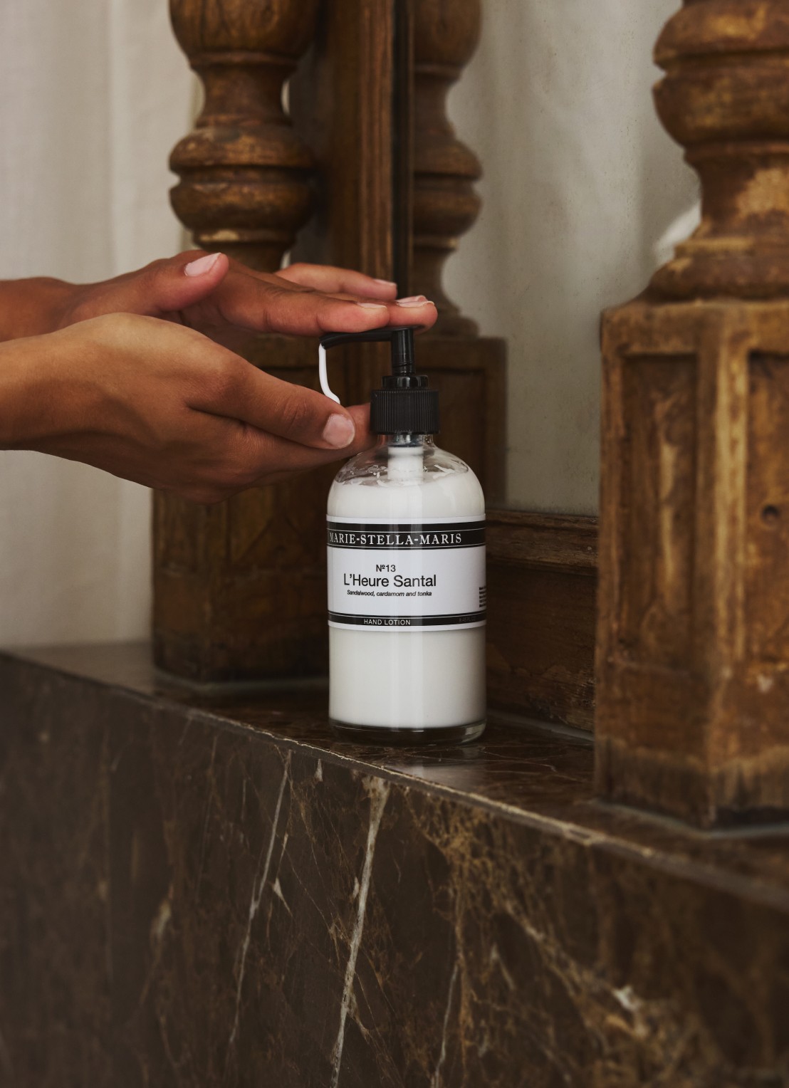 Marie-Stella-Maris L'Heure Santal handcreme 250 ml - voorkant 4 transparant
