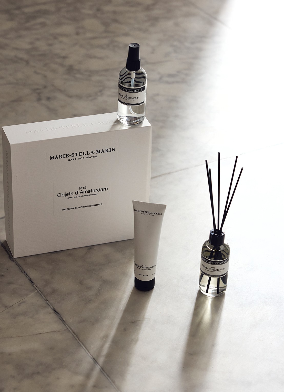 Marie-Stella-Maris Objets d'Amsterdam Bathroom Essentials Set - geuren- en verzorgingsset - voorkant 4 transparant