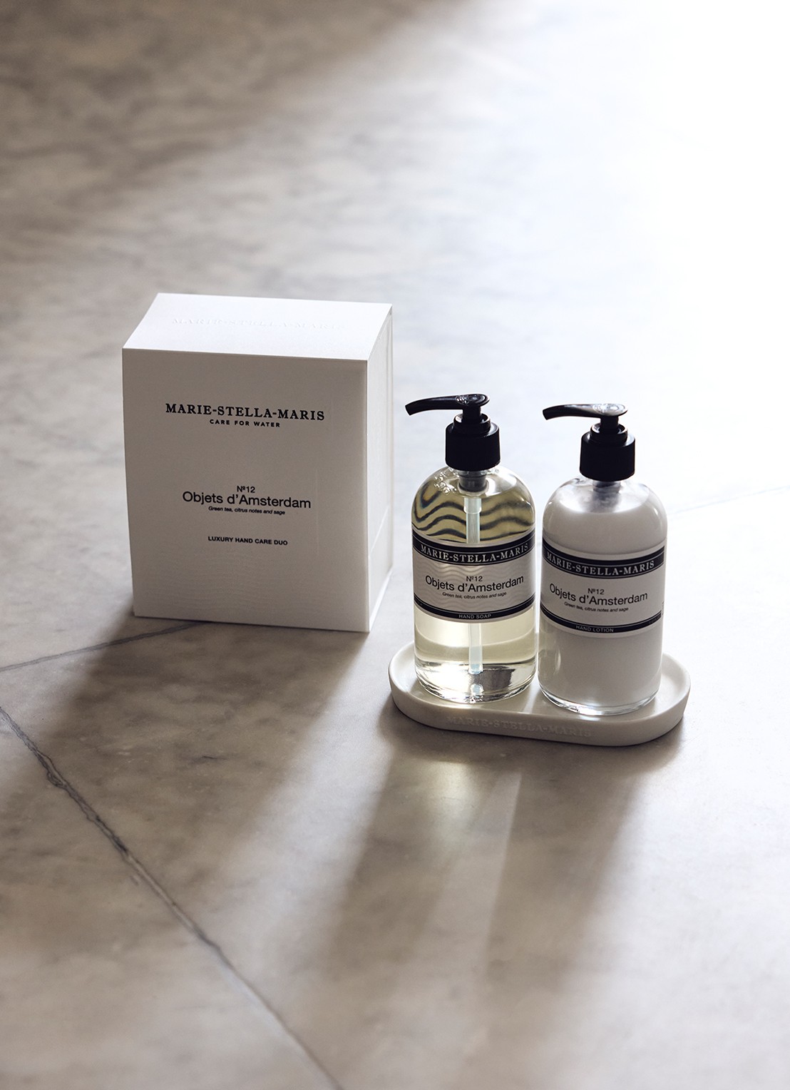 Marie-Stella-Maris Objets d'Amsterdam handzeep en handlotion - verzorgingsset - voorkant 3 transparant