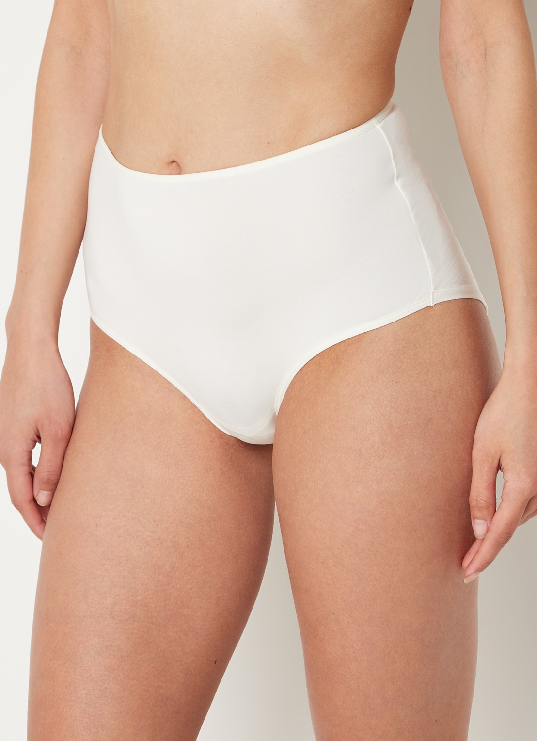 Marlies Dekkers Dame de Paris high waisted slip met opengewerkte details - detail gebroken wit