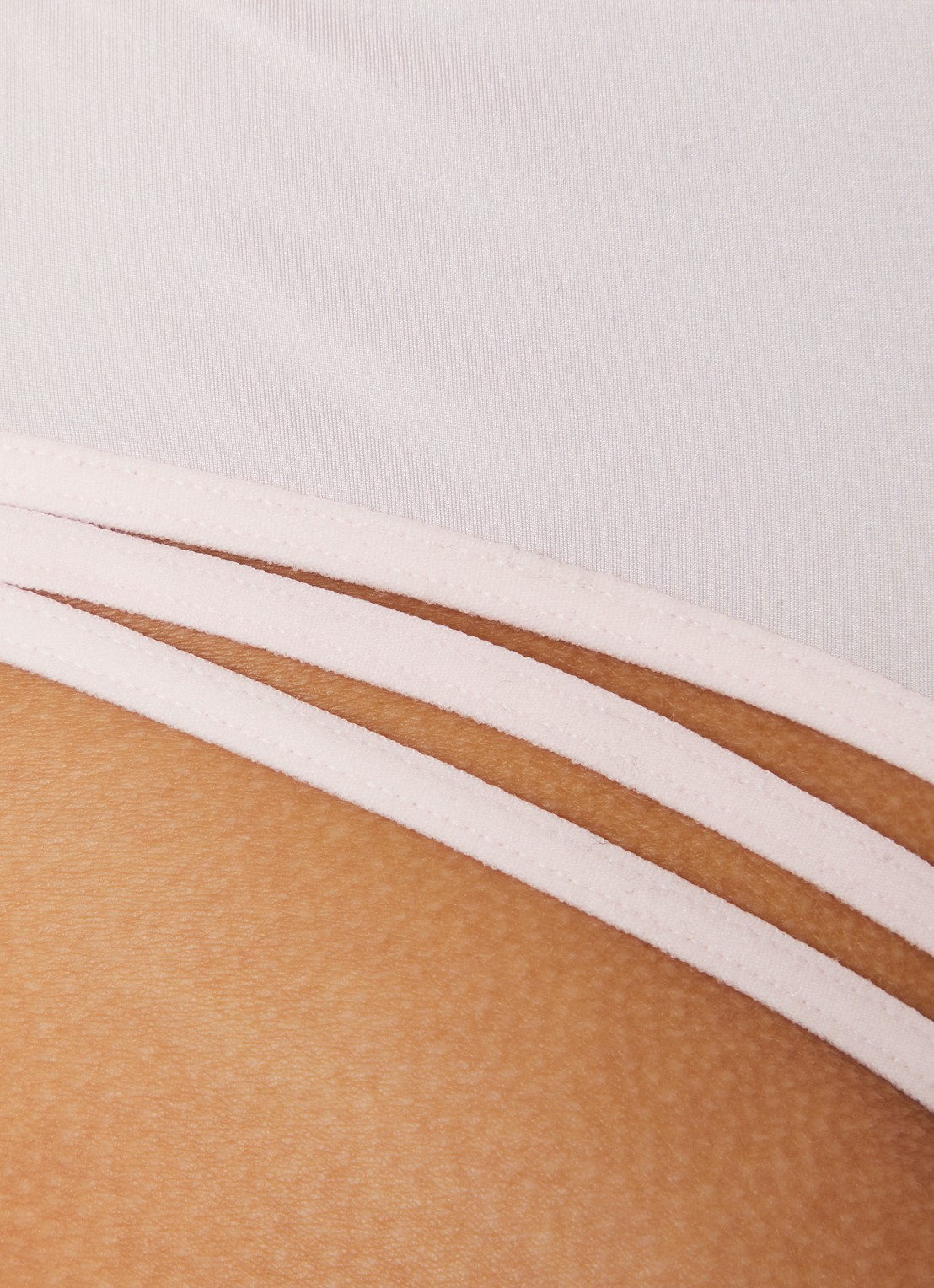 Marlies Dekkers Dame De Paris tanga met gekruiste banden - detail 4 lichtroze