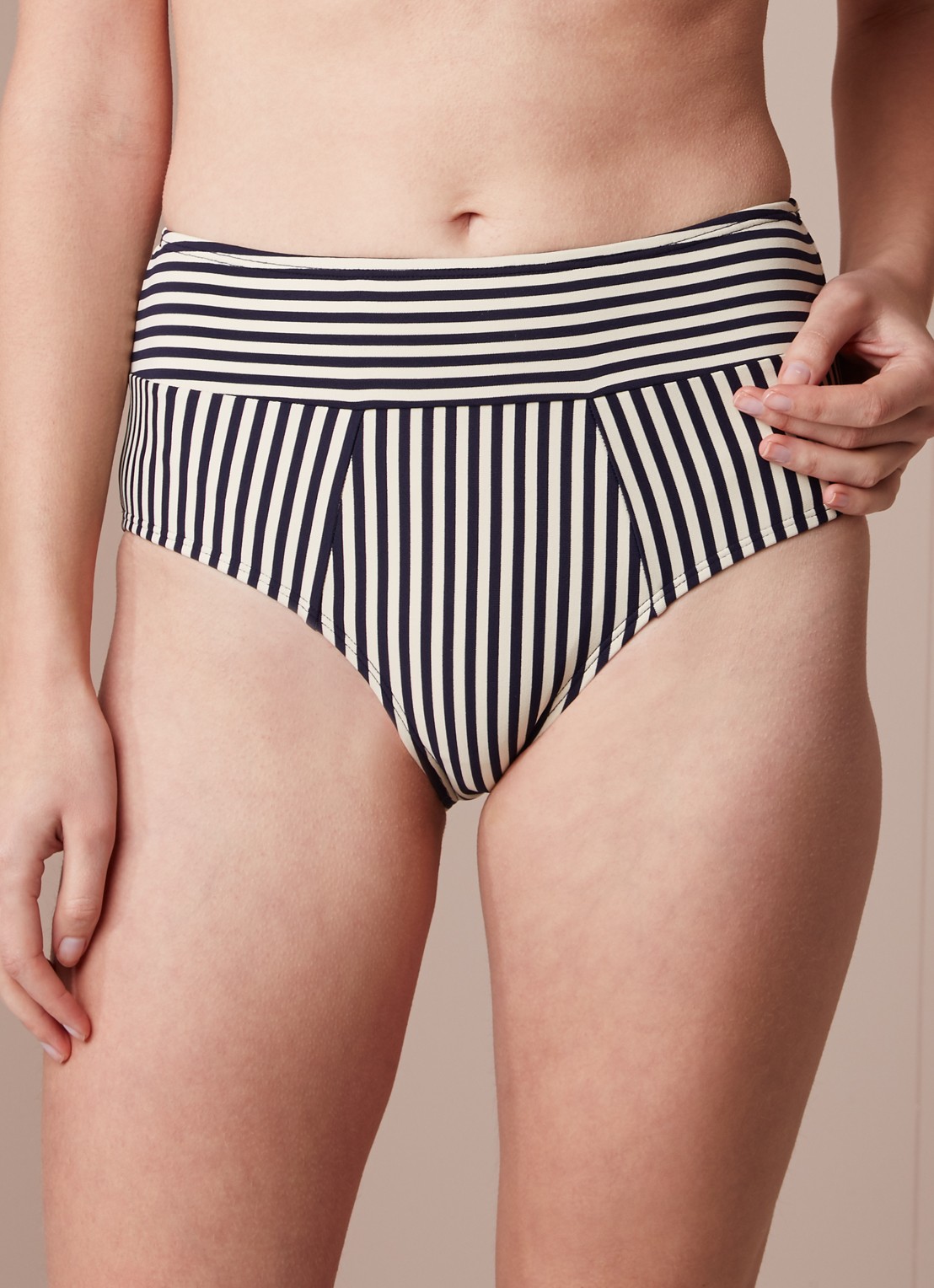 Marlies Dekkers Holi Vintage high waist bikinislip met streepdessin - voorkant 2 donkerblauw