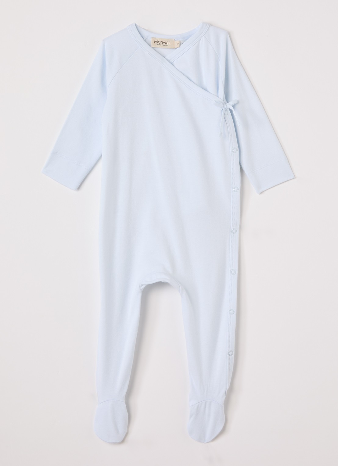 MarMar COPENHAGEN Rubetta babypak met overslag in  katoenblend - voorkant lichtblauw