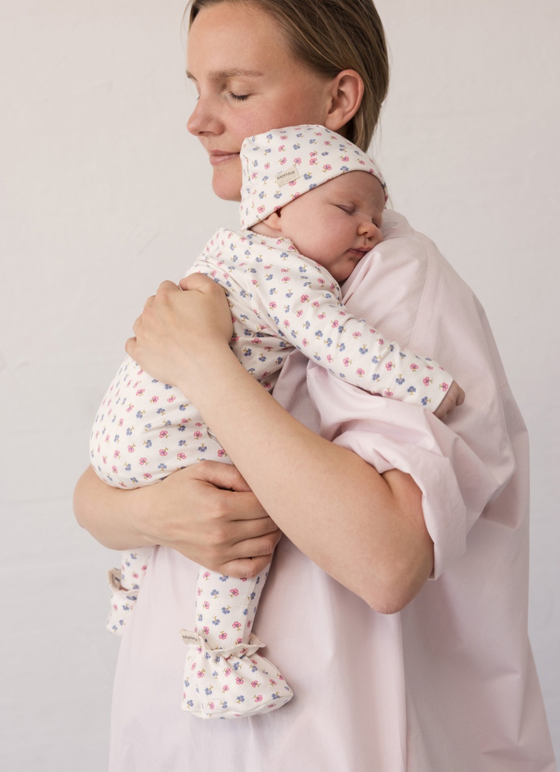 MarMar COPENHAGEN Rula babypak met bloemenprint - voorkant 2 wit