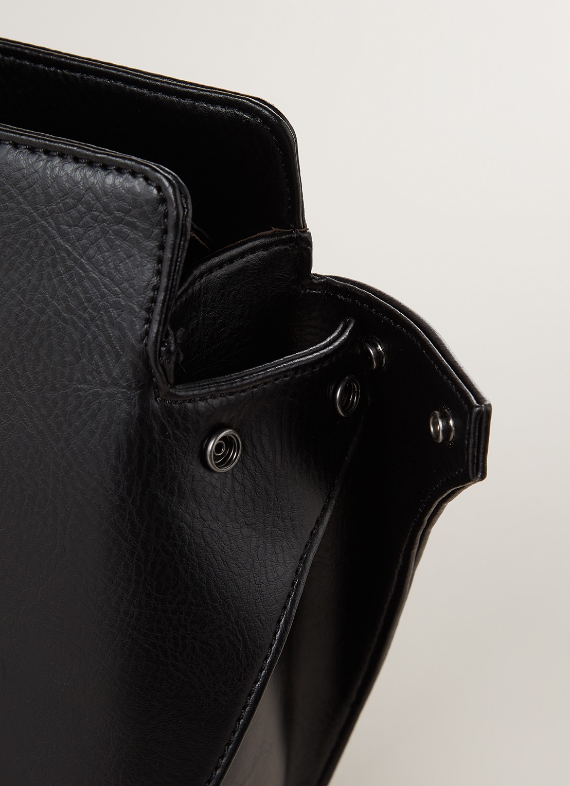 Matt & Nat Dwell Gloria handtas met afneembare schouderriem - detail 5 zwart