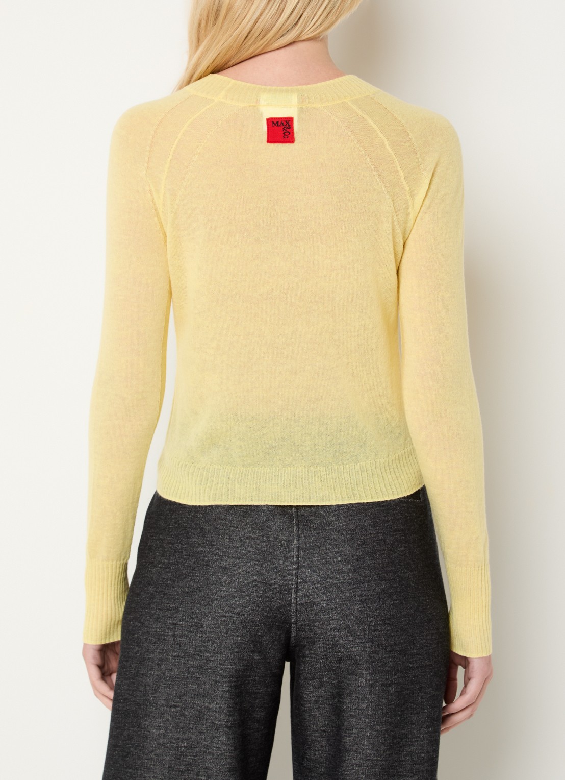 Max & Co Fijngebreide semi-transparante pullover in alpaca wolblend - achterkant 3 geel