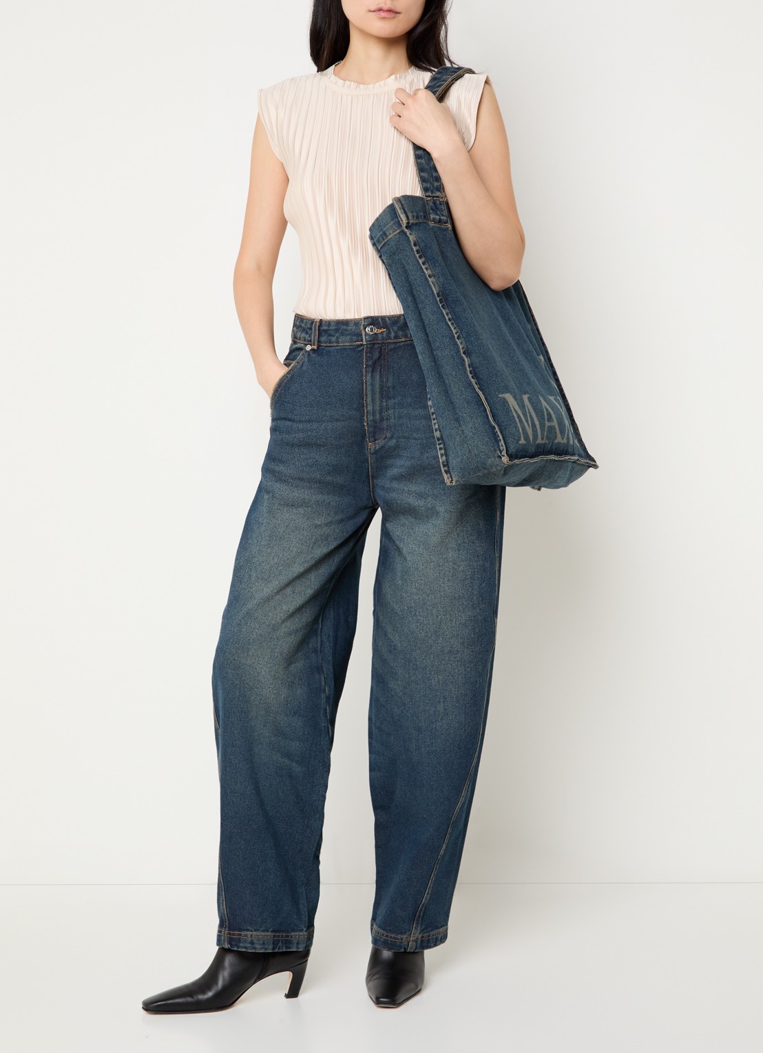Max & Co High waist balloon fit jeans met donkere wassing en schoudertas - voorkant 3 indigo