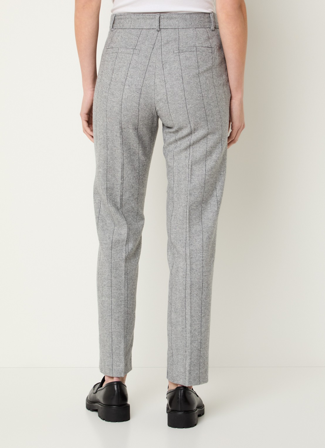 Max & Co Svezia mid waist slim fit pantalon in wolblend met visgraatdessin - achterkant grijsmele