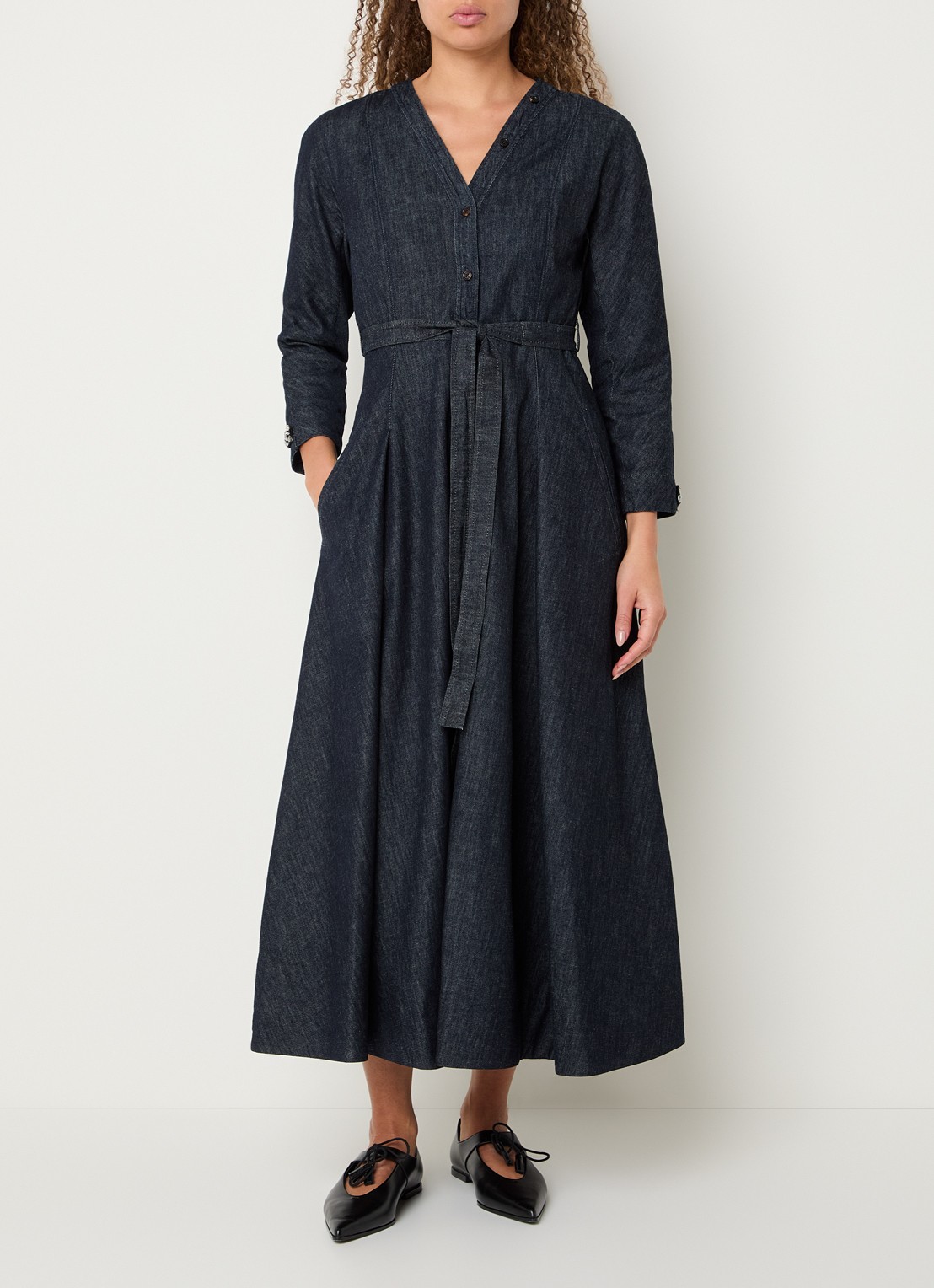 Max Mara Ambra midi A-lijn denim blousejurk met kralendecoratie - detail donkerblauw