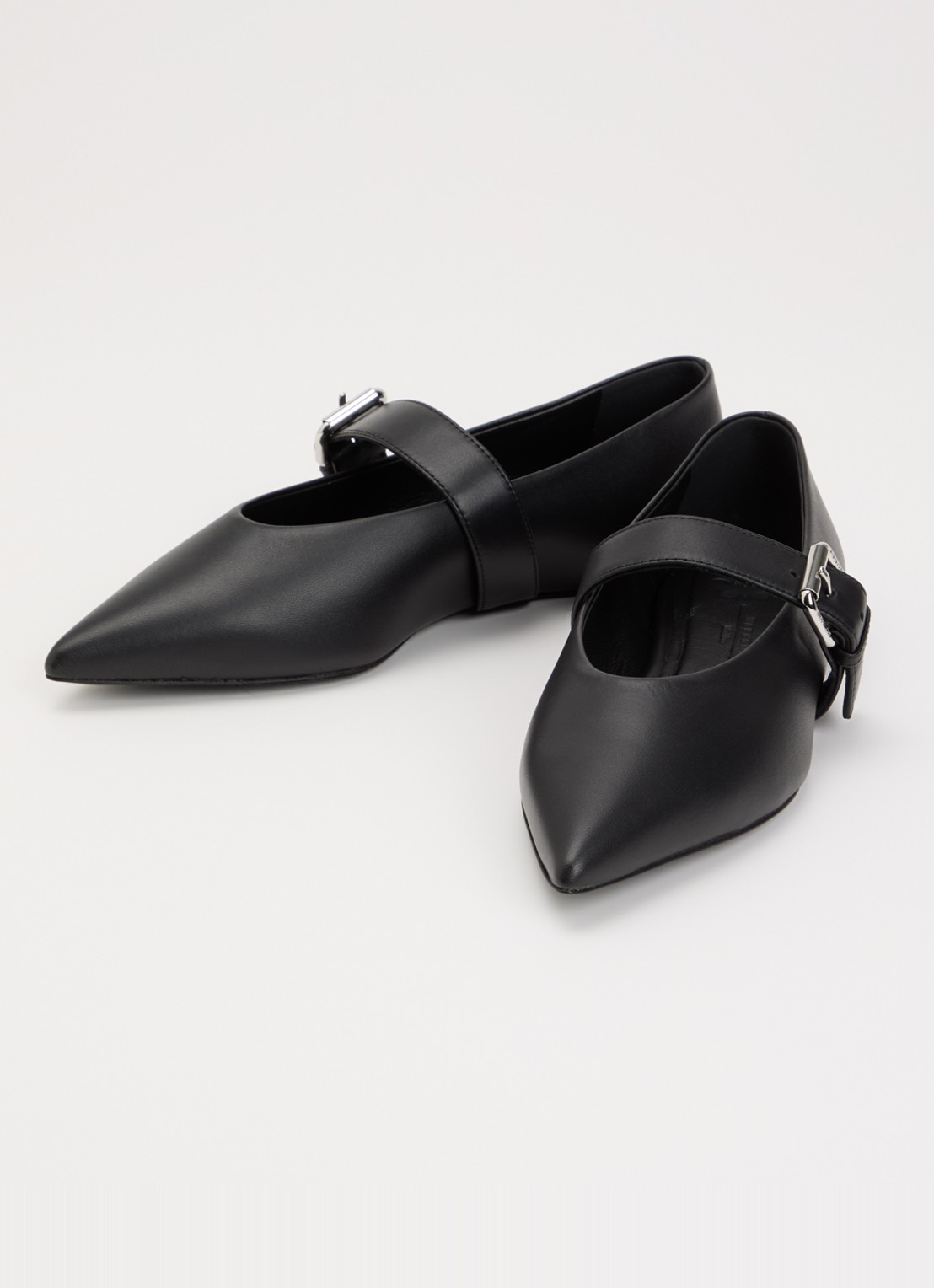 Max Mara Ballerina van kalfsleer met gespdetail - detail zwart