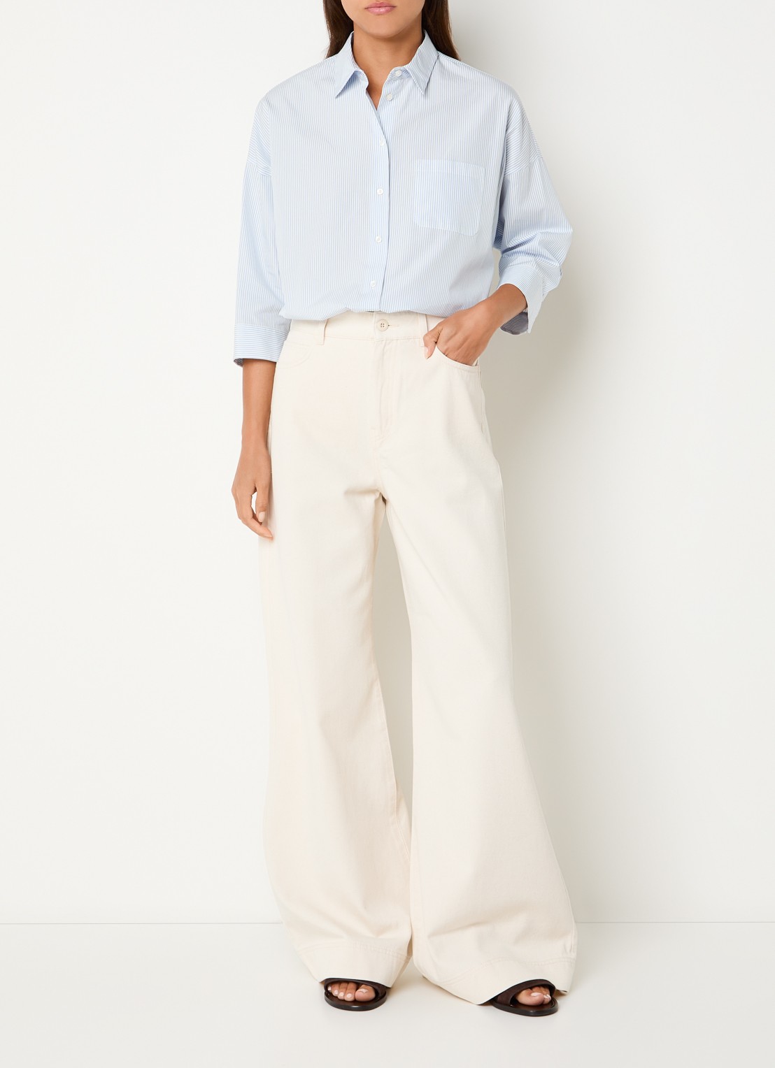 Max Mara Blouse met borstzak - voorkant 3 lichtblauw
