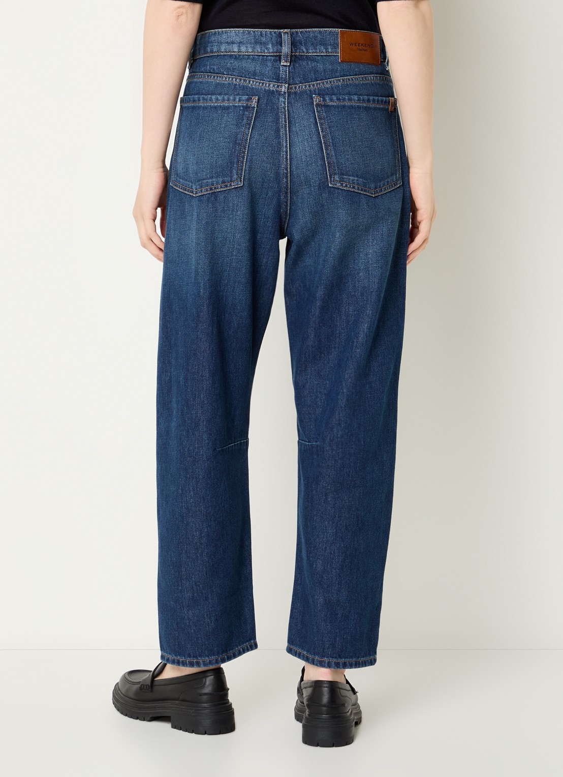 Max Mara Caduca mid waist tapered jeans met donkere wassing - achterkant 5 indigo