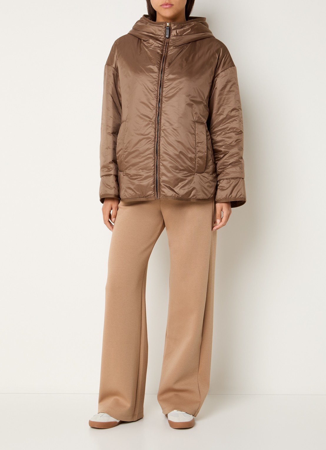 Max Mara Cleo oversized gewatteerd jack met capuchon en waterafstotende coating - voorkant 2 lichtbruin