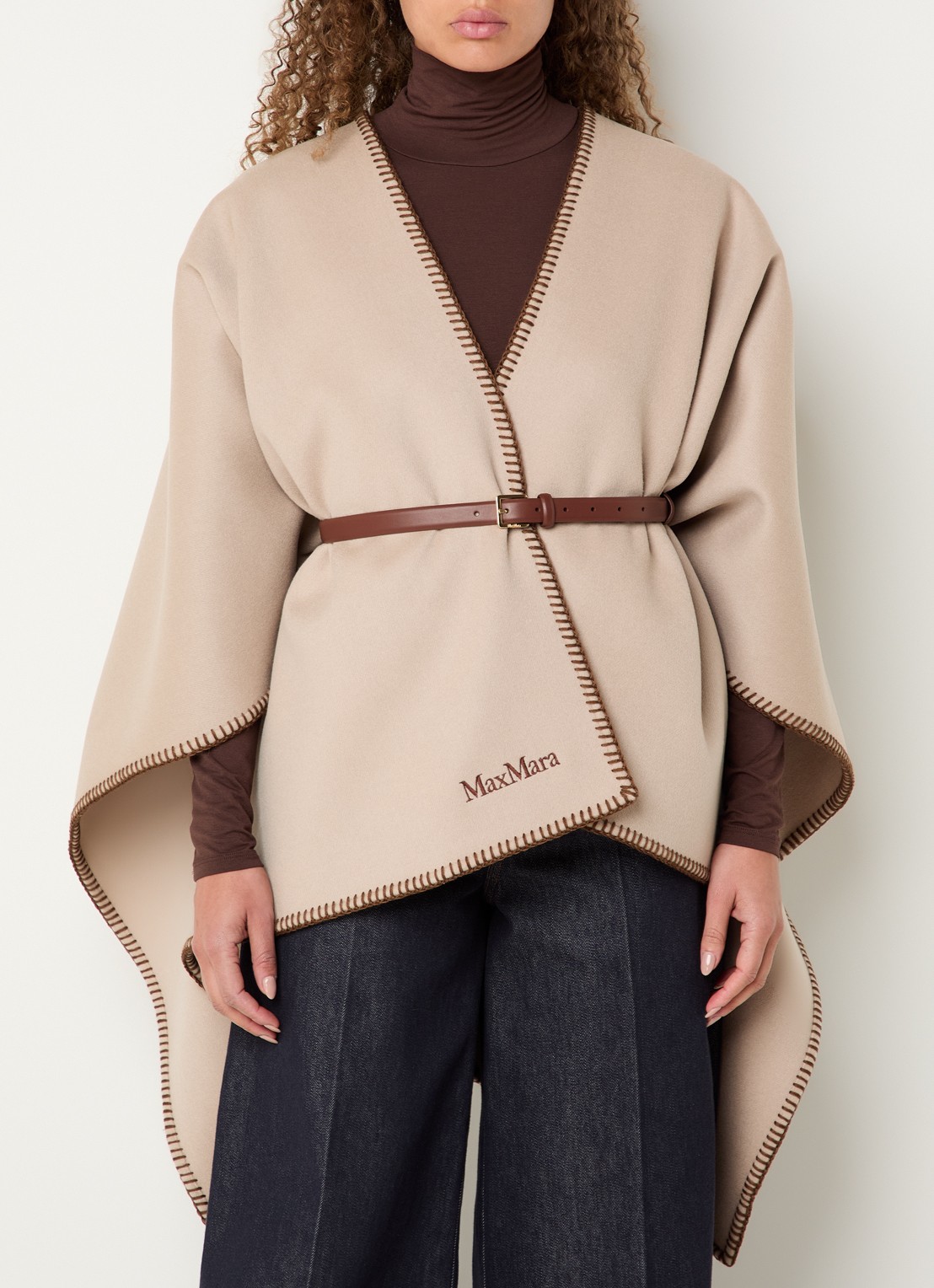 Max Mara Colomba cape van wol met ceintuur - detail zand