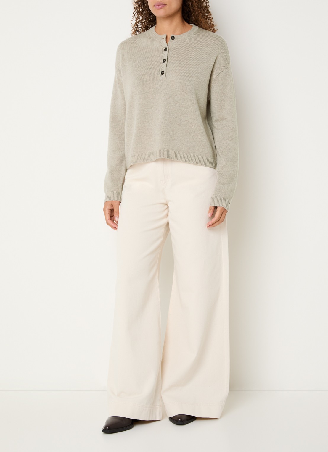 Max Mara Fijngebreide trui in kasjmierblend - voorkant 4 beige