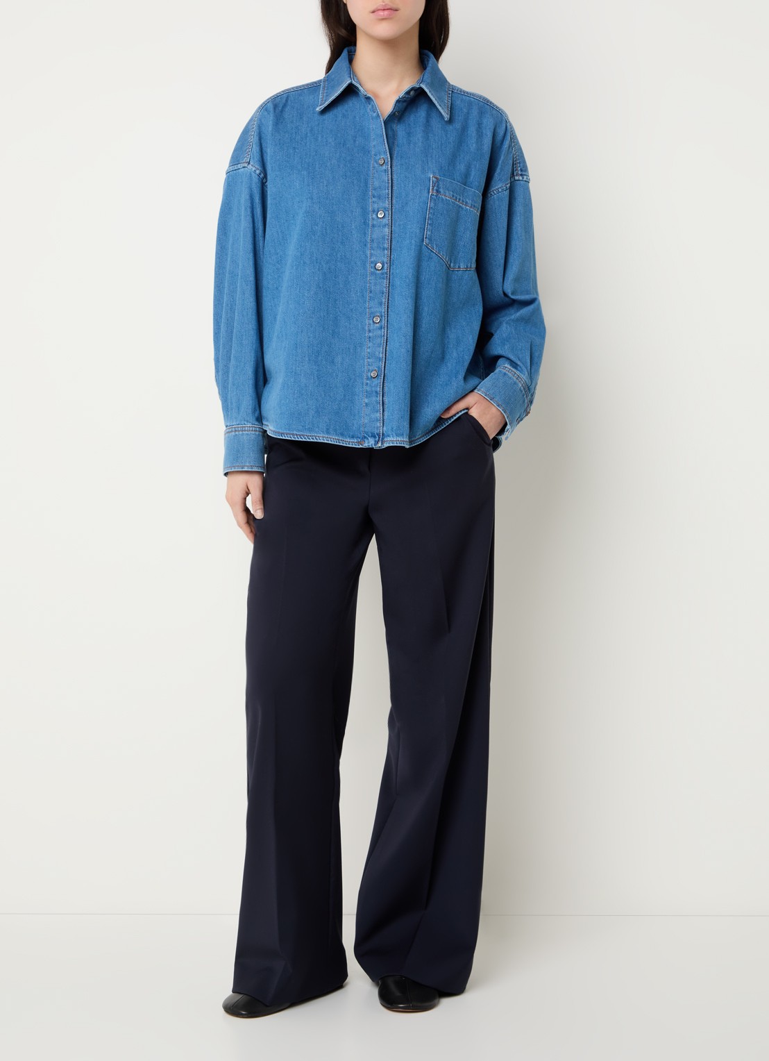 Max Mara Foggia blouse van denim met borstzak - voorkant 3 lichtblauw