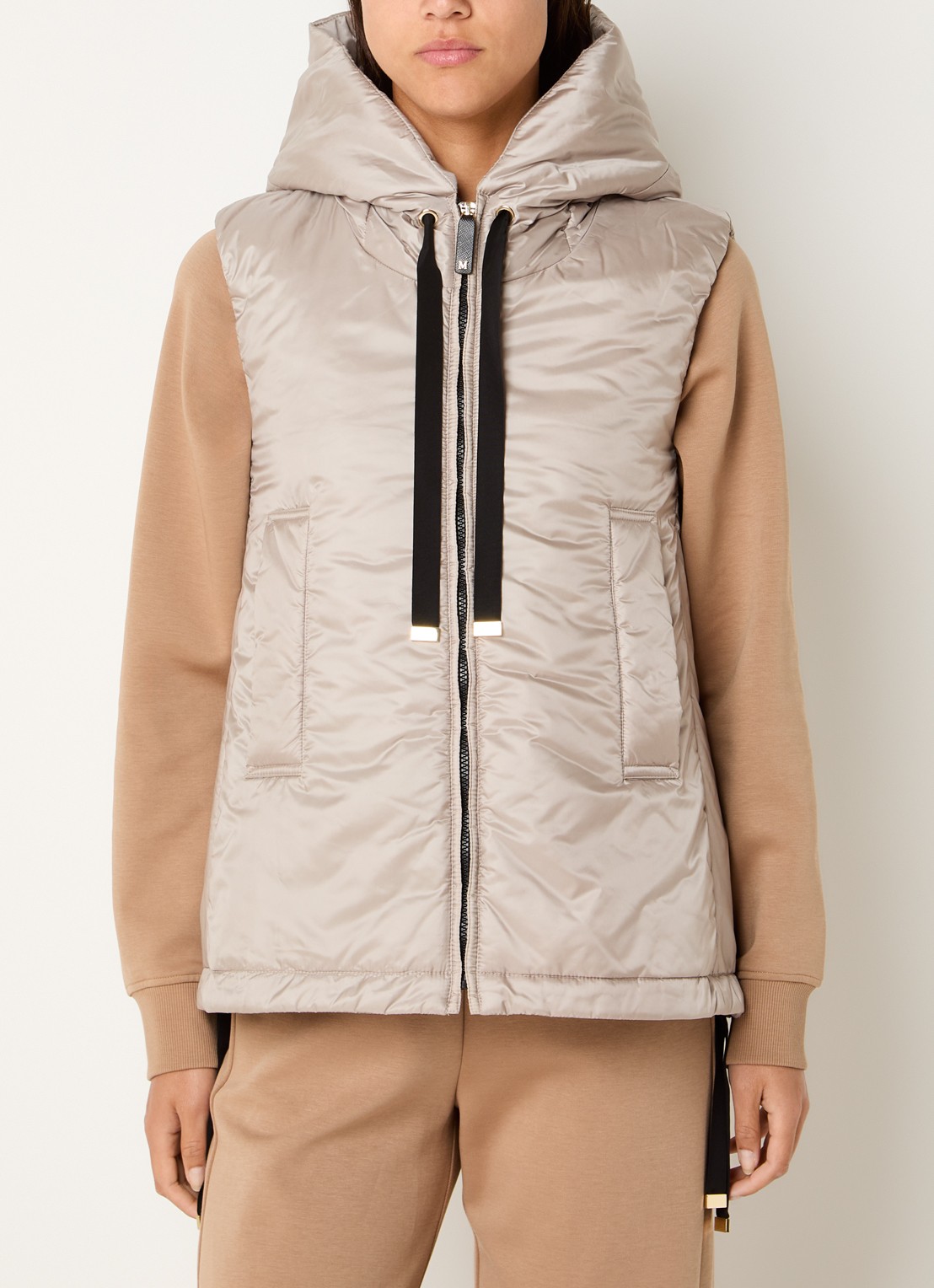 Max Mara Greengo gewatteerde bodywarmer met capuchon en waterafstotende coating - detail beige