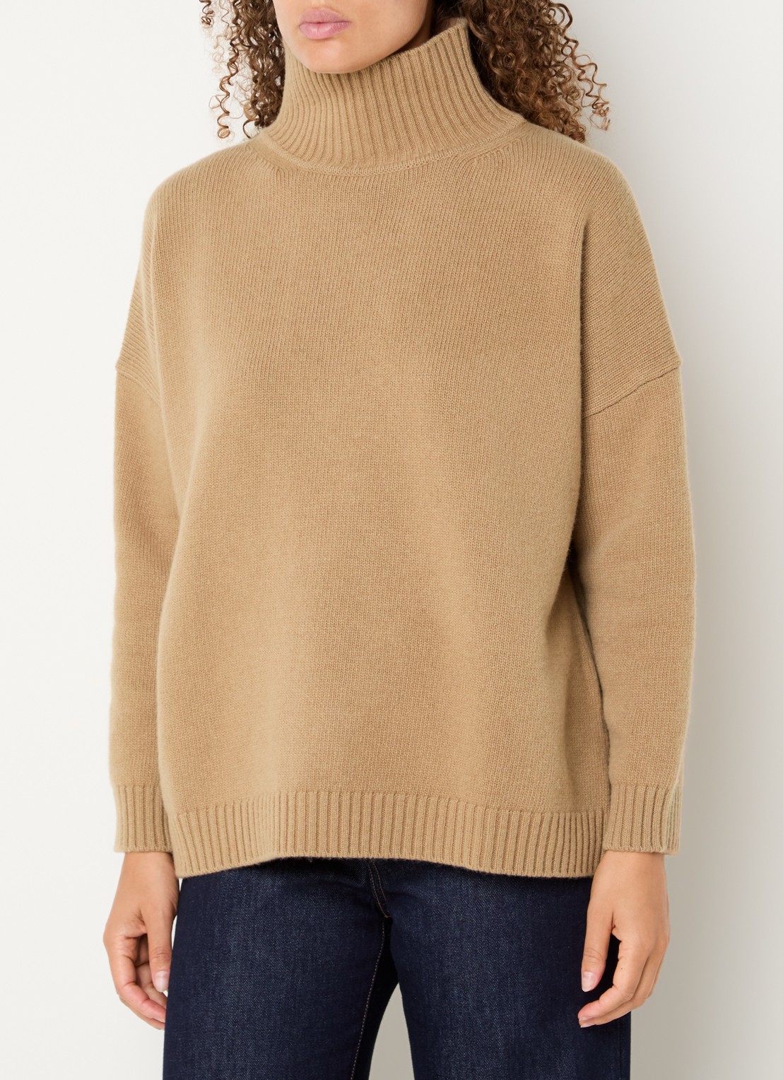 Max Mara Grofgebreide trui van wol met col - detail camel