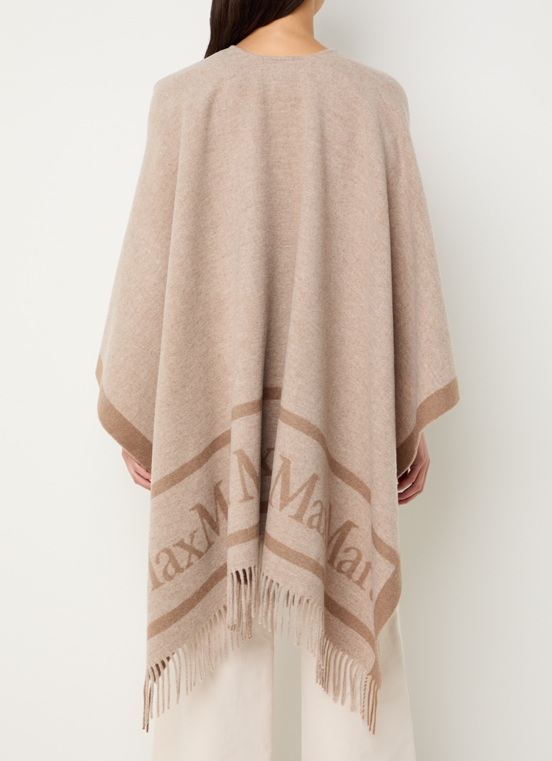Max Mara Hilde poncho van wol met logoprint en franjes - achterkant beige
