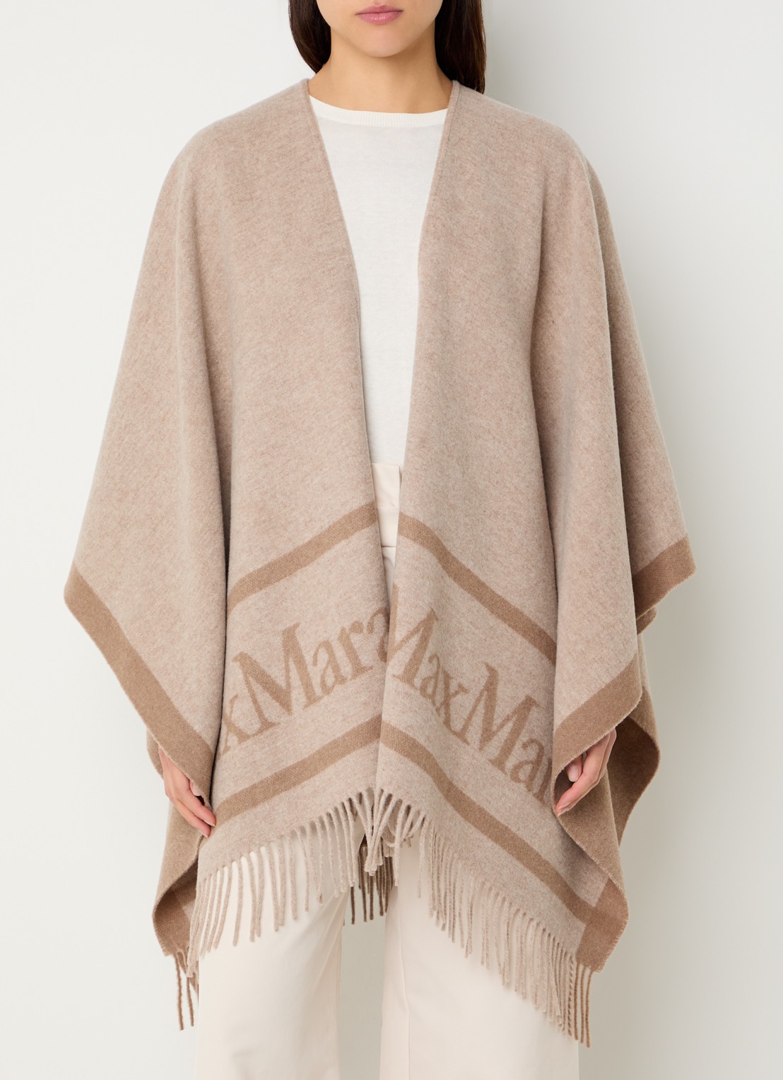 Max Mara Hilde poncho van wol met logoprint en franjes - detail 2 beige