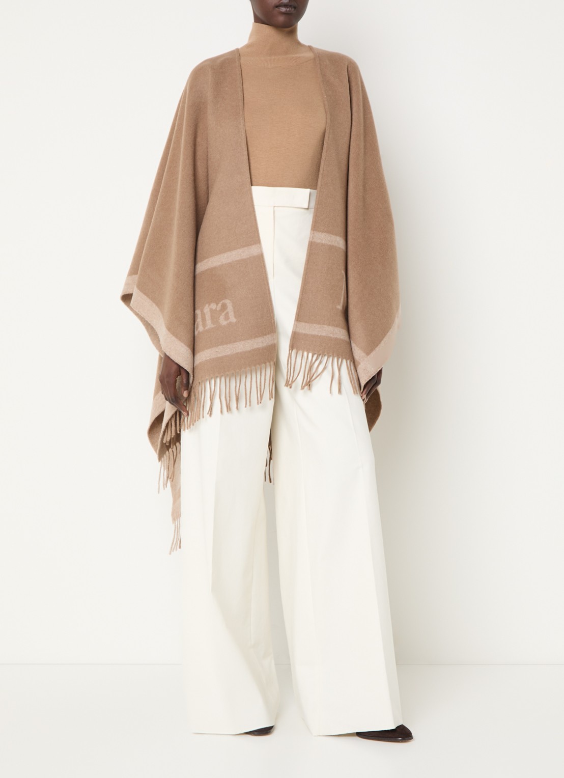 Max Mara Hilde poncho van wol met logoprint en franjes - detail 4 camel