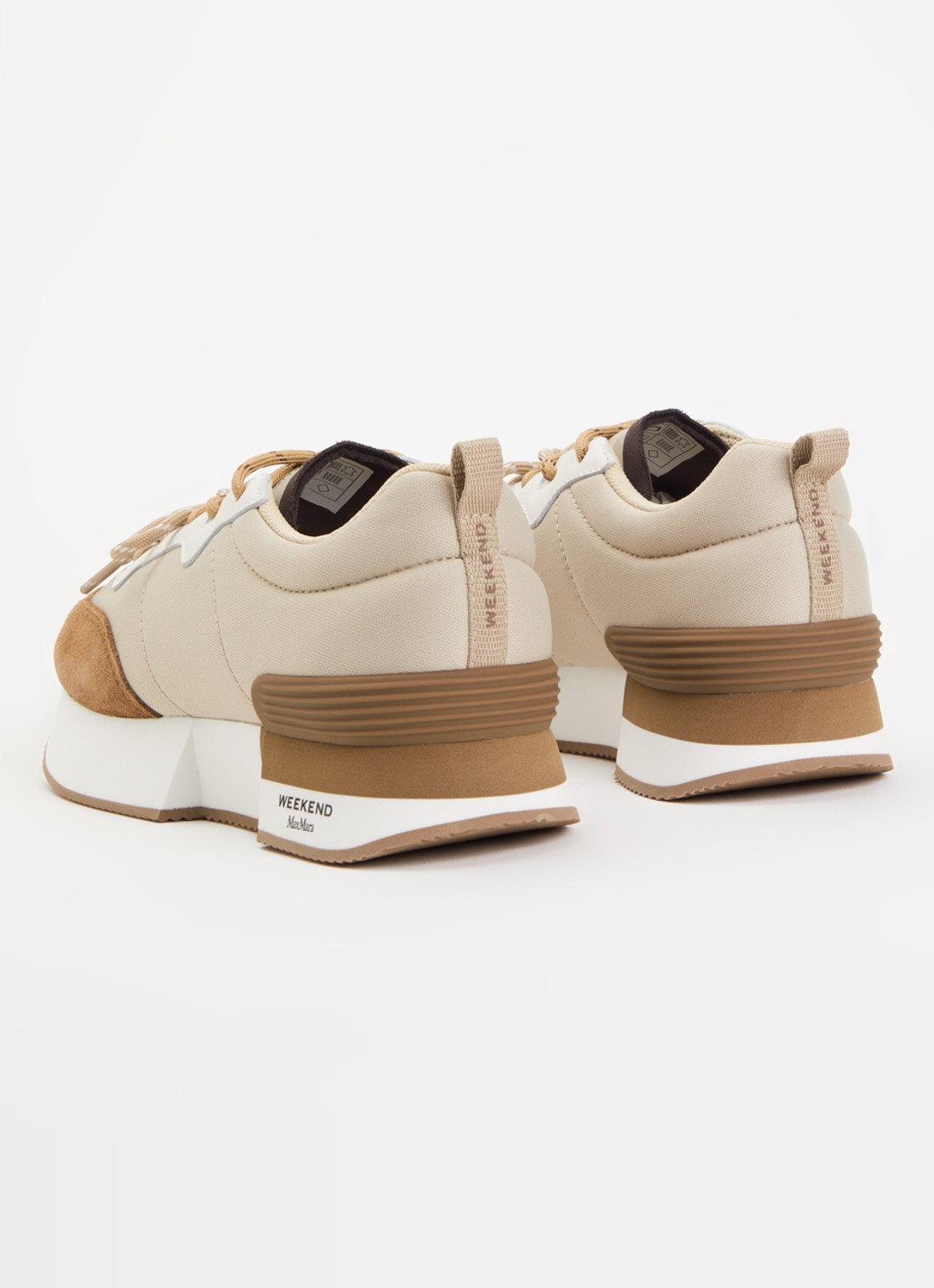 Max Mara Kazambra sneaker met leren details en logo - achterkant beige