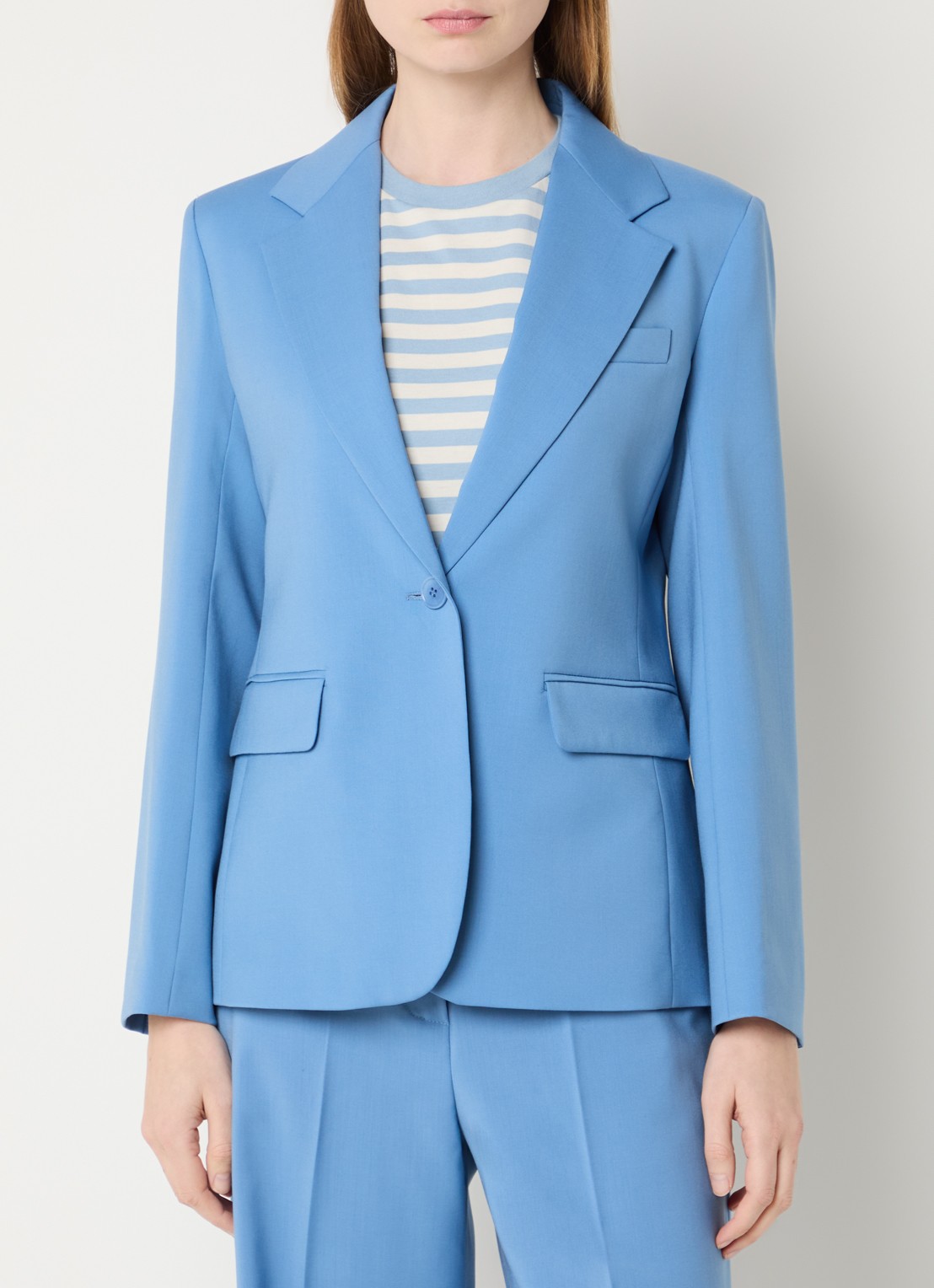 Max Mara Lamine blazer van scheerwol met schoudervulling en klepzakken - detail 2 lichtblauw