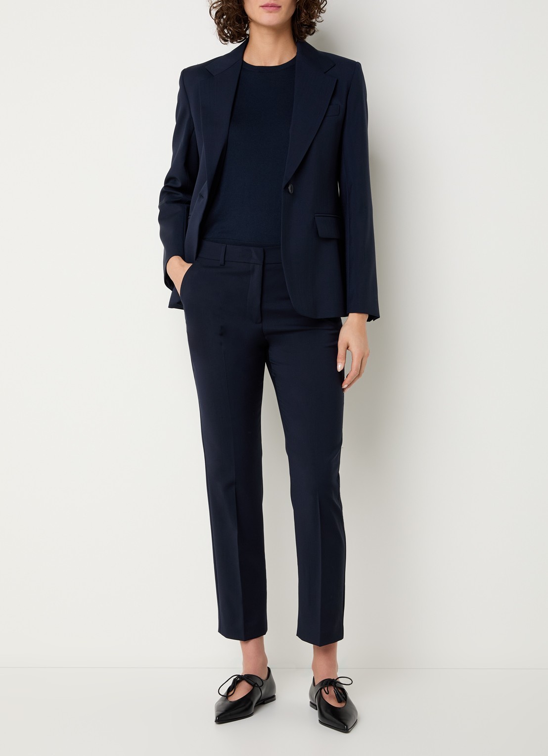 Max Mara Lamine blazer van scheerwol met schoudervulling en klepzakken - voorkant 2 donkerblauw