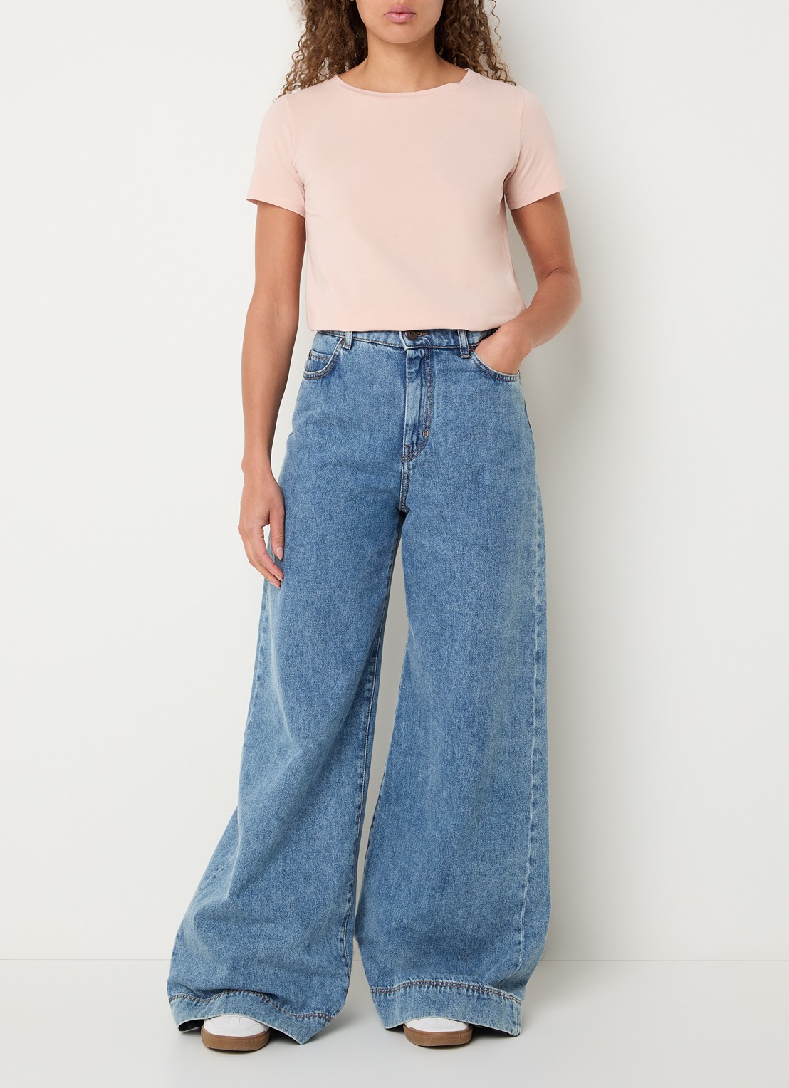 Max Mara Multib T-shirt met ronde hals - voorkant 4 lichtroze