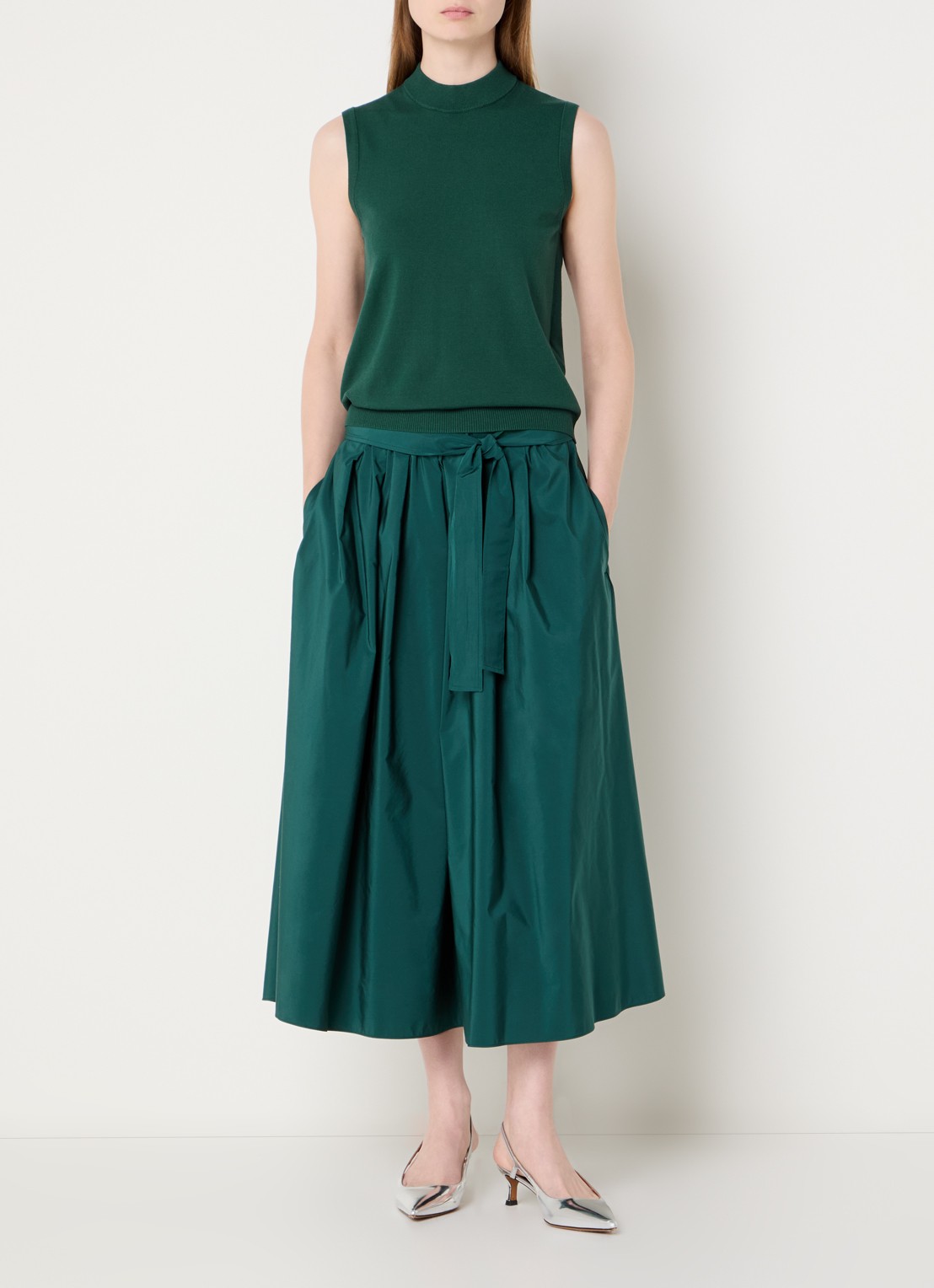 Max Mara Nazione mouwloze trui met ribstructuur - voorkant 4 groen