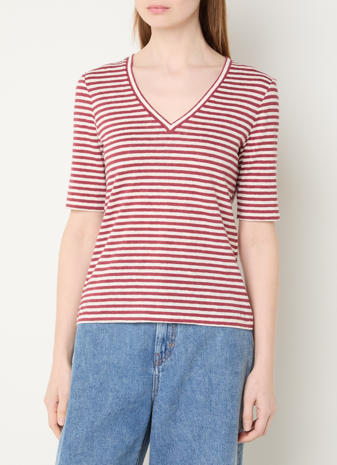Max Mara Opzione T-shirt van linnen met V-hals - detail 4 kersenrood