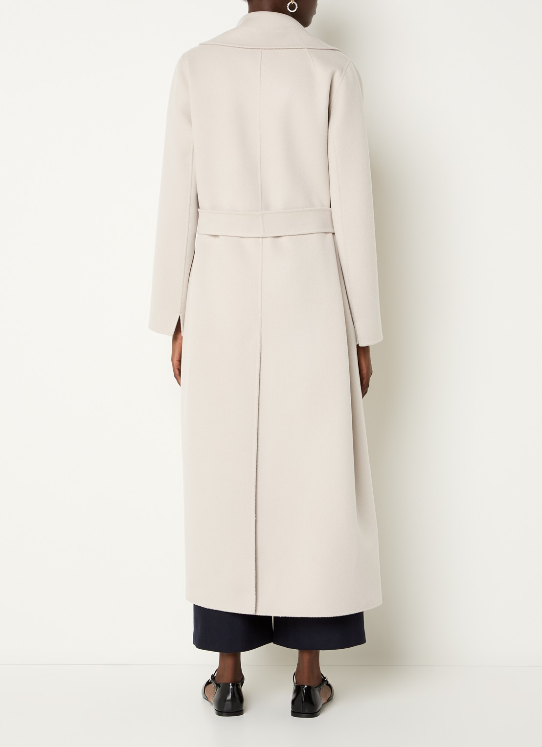 Max Mara Poldo mantel van scheerwol met steekzakken en strikceintuur - achterkant creme