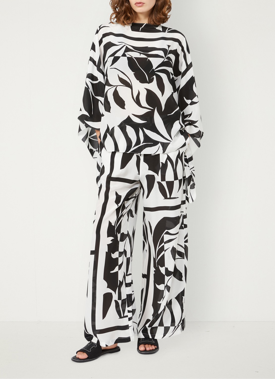 Max Mara Poncho met bloemenprint - voorkant 6 zwart