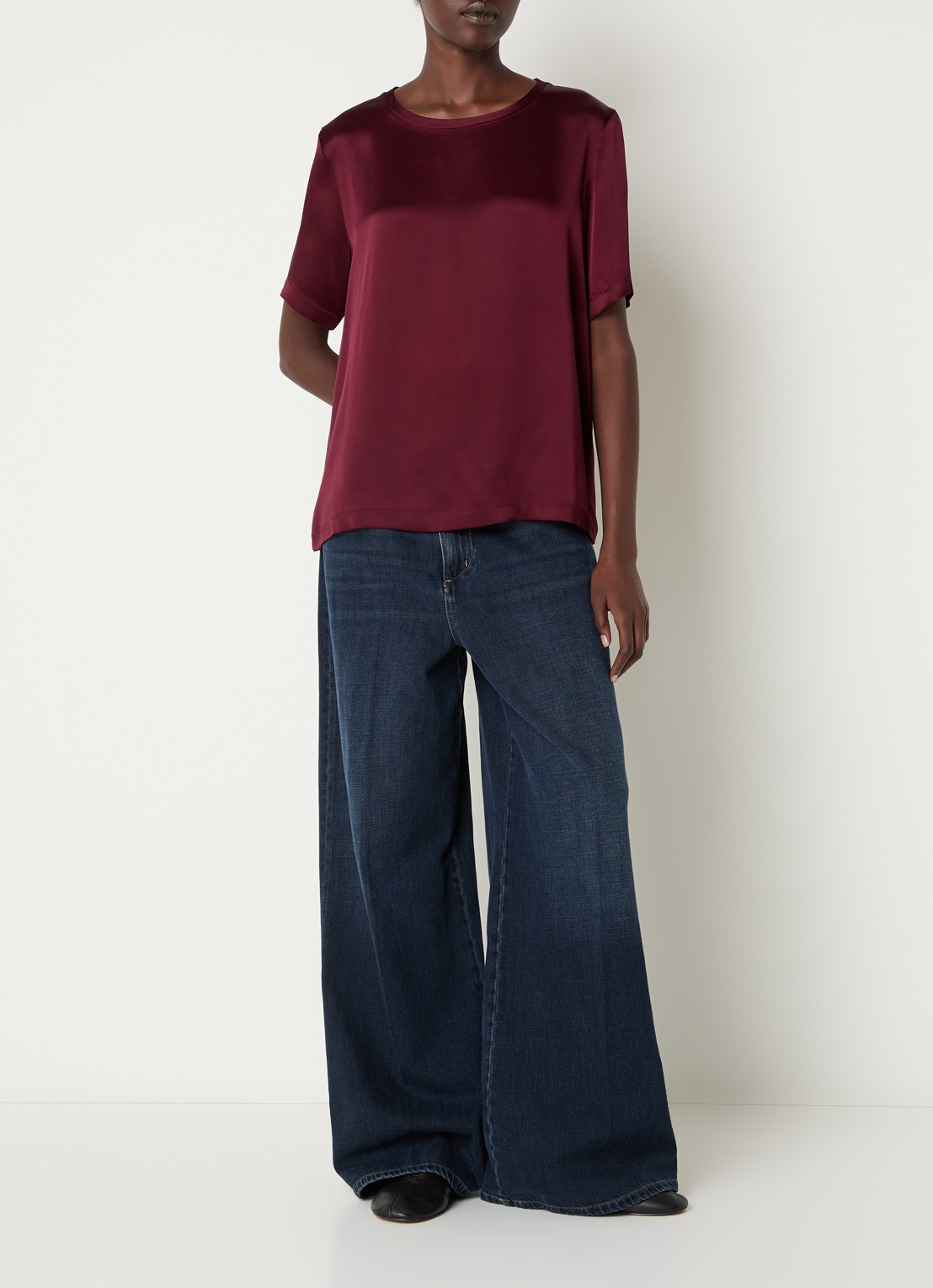 Max Mara Rebecca T-shirt van satijn - voorkant 2 bordeauxrood