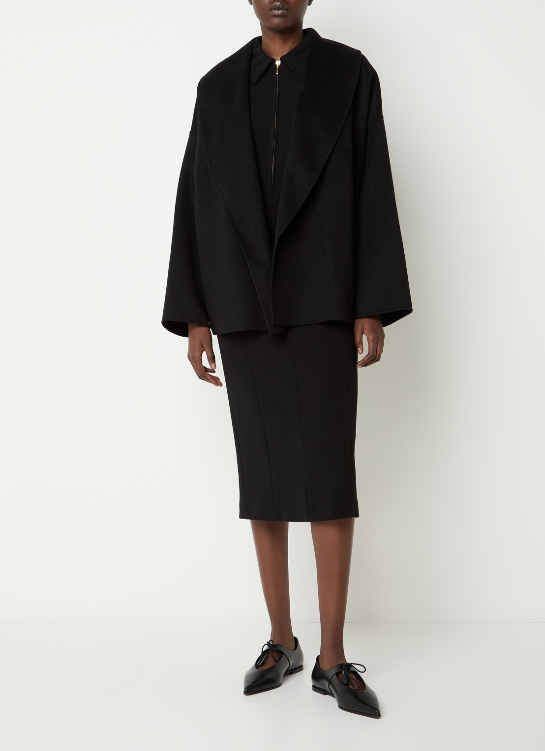Max Mara Sughero mantel in kasjmierblend met ceintuur en steekzakken - voorkant 2 zwart