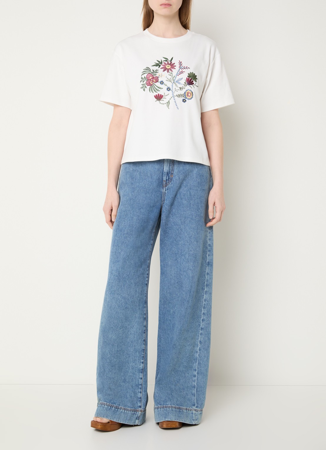 Max Mara T-shirt met borduring - voorkant 2 wit