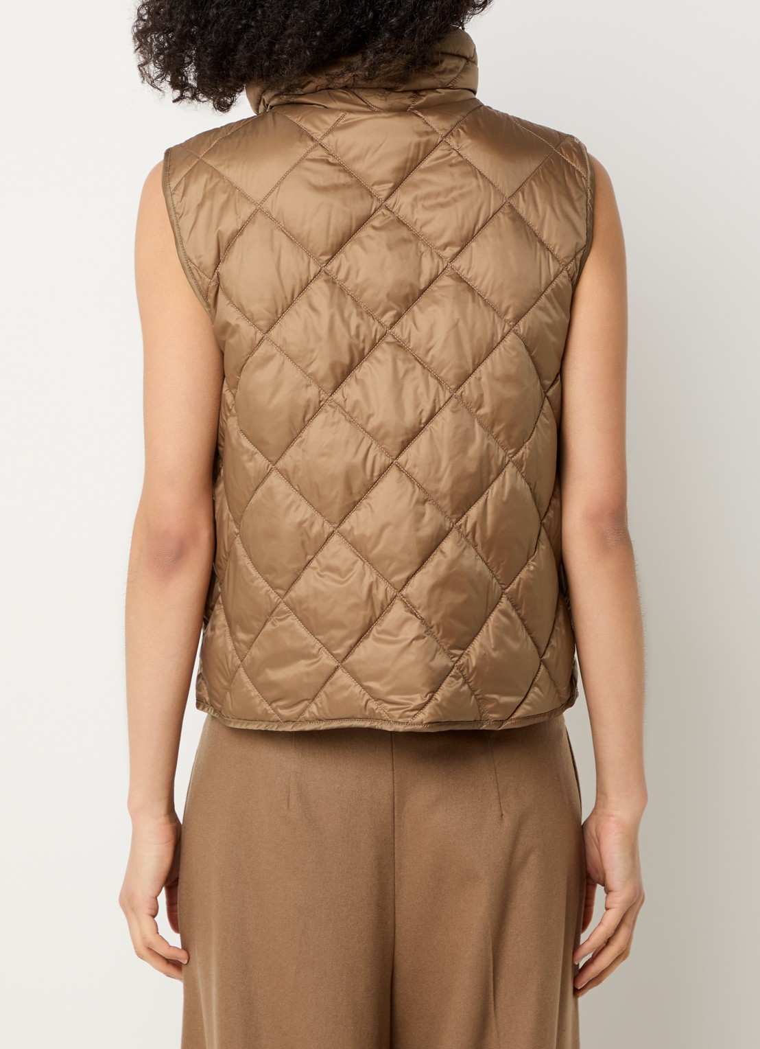 Max Mara Tregic gewatteerde bodywarmer met quilt patroon - achterkant lichtbruin