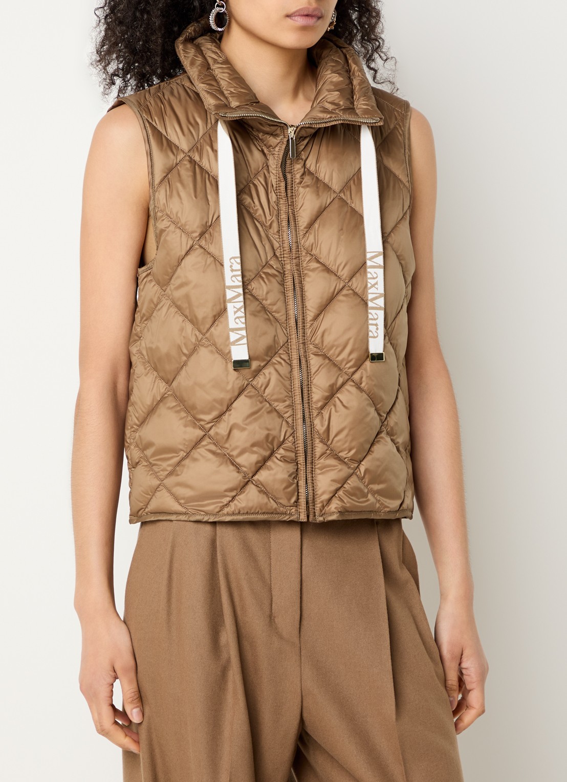 Max Mara Tregic gewatteerde bodywarmer met quilt patroon - detail 2 lichtbruin