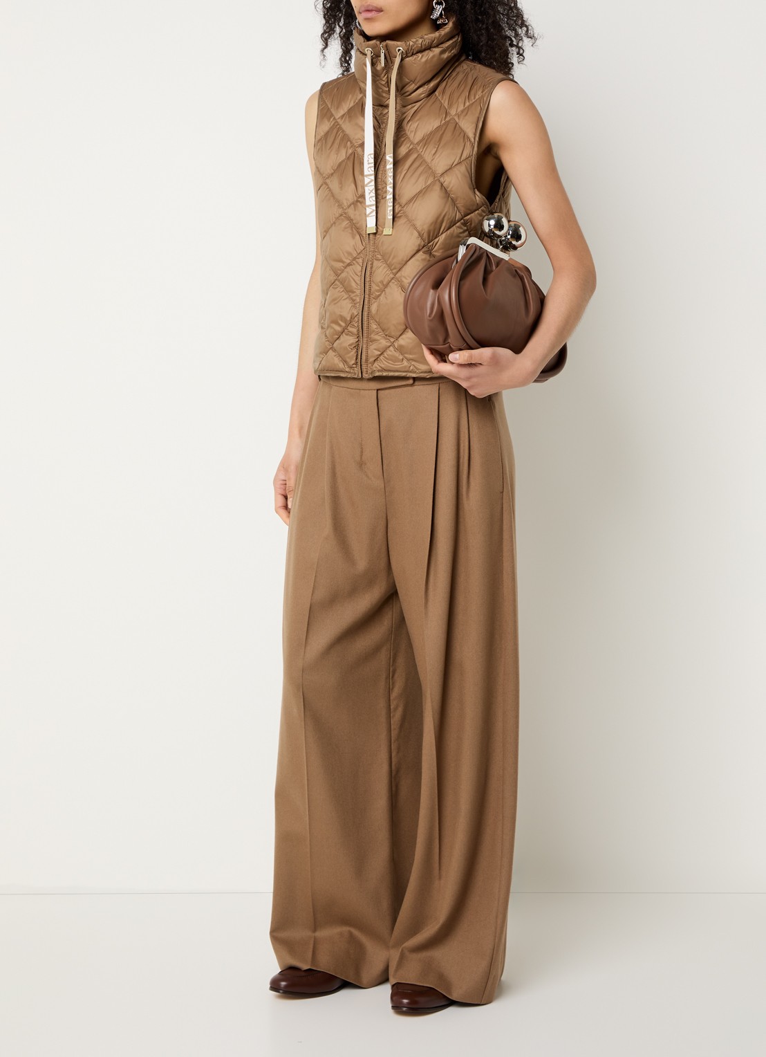 Max Mara Tregic gewatteerde bodywarmer met quilt patroon - voorkant 4 lichtbruin