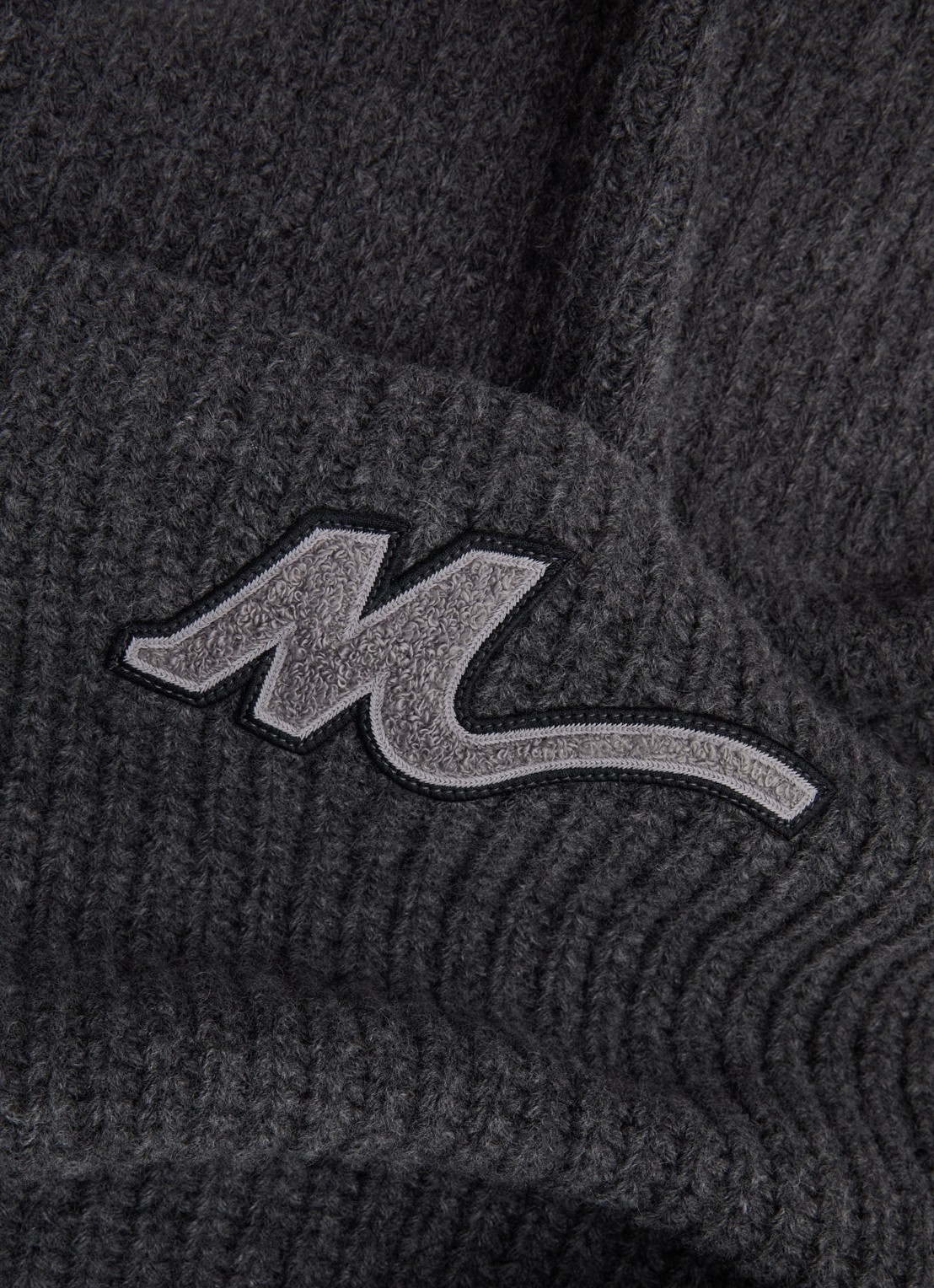 Max Mara Wkabardies sjaal van wol met borduring - detail 2 donkergrijs